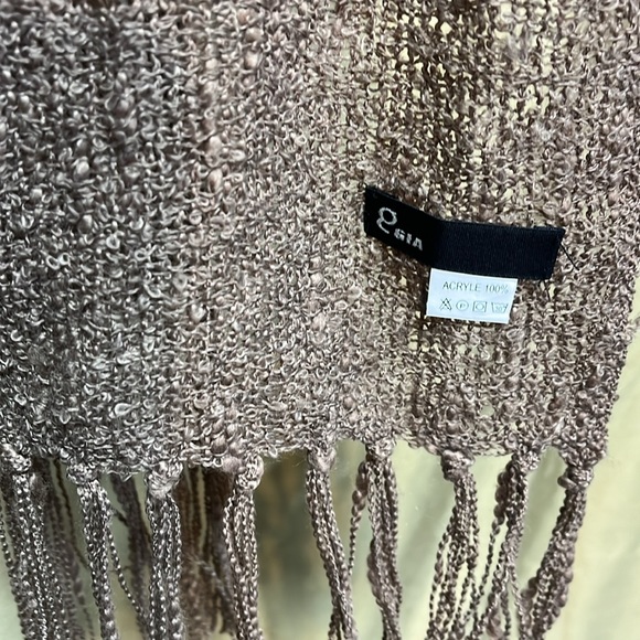 Soft scarf. Reduced to sell! - Picture 2 of 3